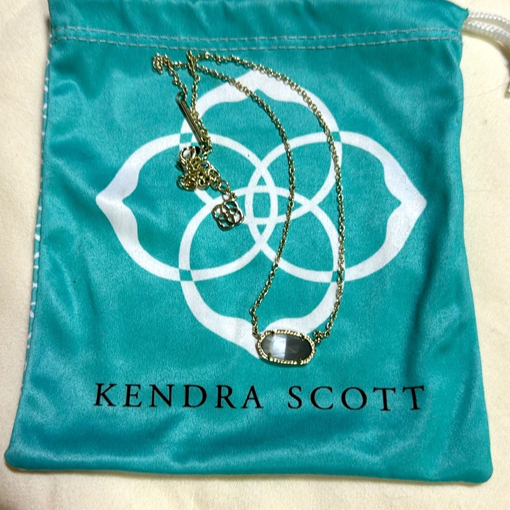 Kendra Scott necklace